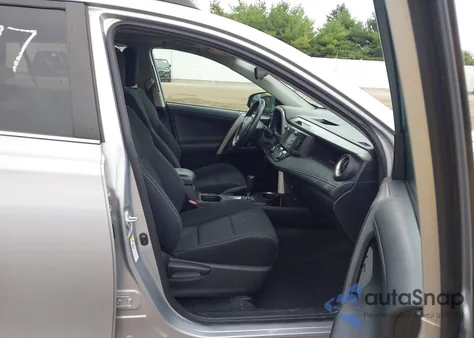 2016 Toyota Rav4 Xle z USA, uszkodzony, nr VIN 2T3RFREV1GW516761